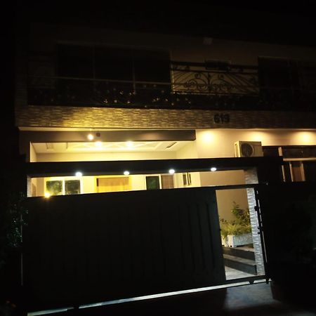 N N Guests Palace 이슬라마바드 외부 사진