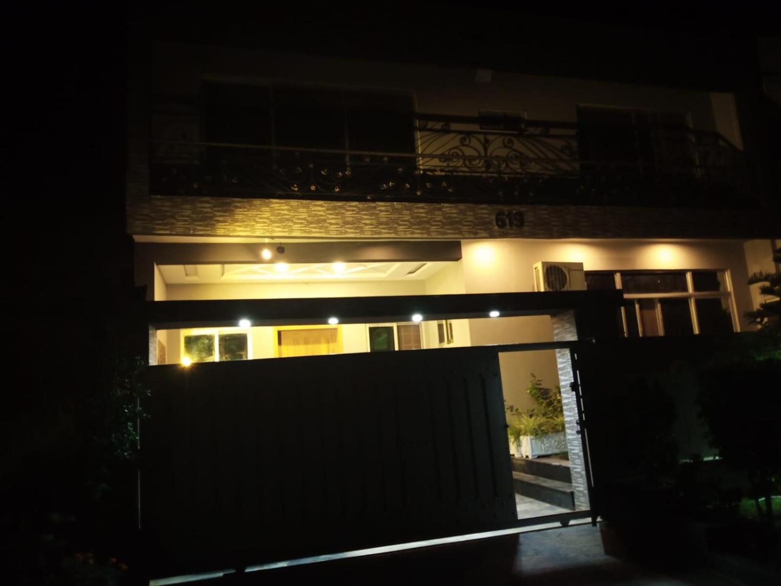 N N Guests Palace 이슬라마바드 외부 사진